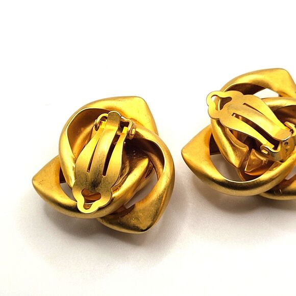 Vintage new love knot clip matte brushed gold earring 1.25in - Picture 3 of 5